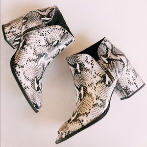 Seychelles CHAPARRAL ANKLE BOOT python